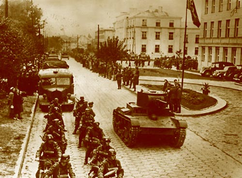 Совместный парад Красной Армии и фашистов в Бресте.